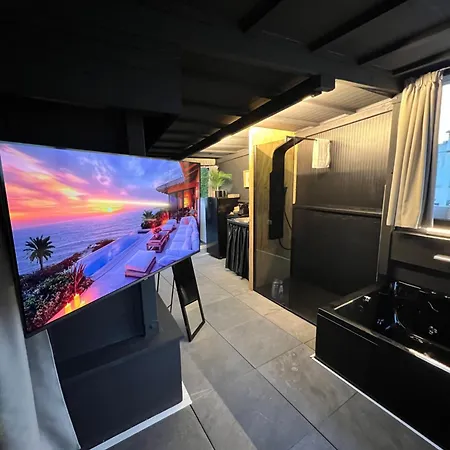 Rooftop 招待所 4*